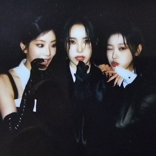 girls ✶ front